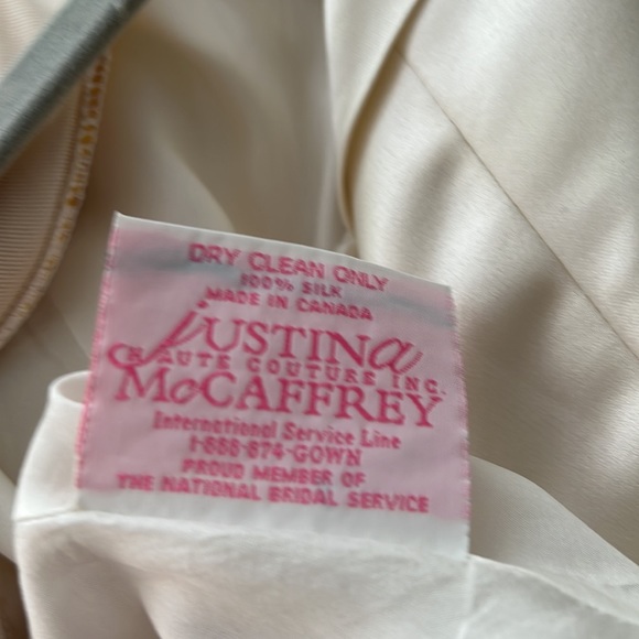 Make me an offer 😍Priceless gem! 100% silk ivory strapless wedding dress - Picture 4 of 8